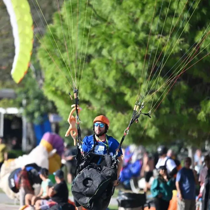 Tandem yamaç paraşütü pilotu Habip Erdem